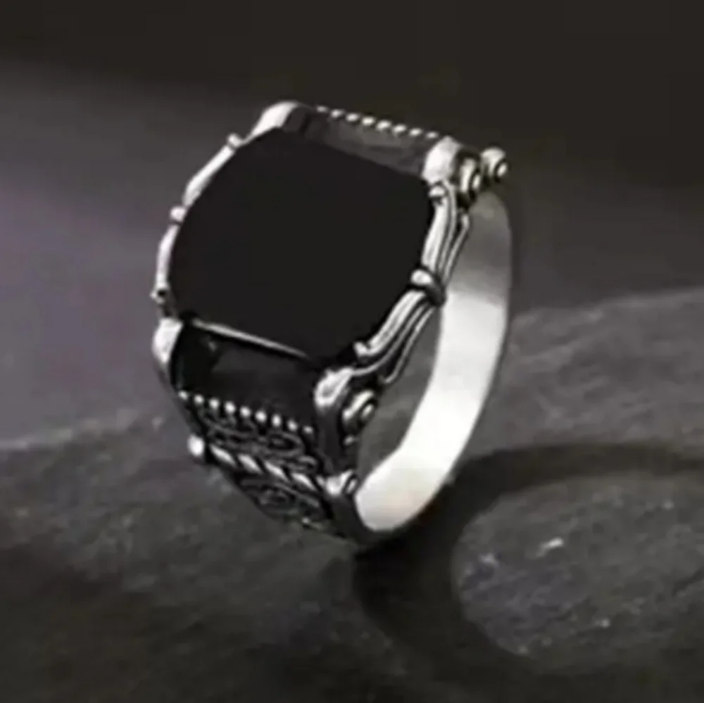 boutique elegant black